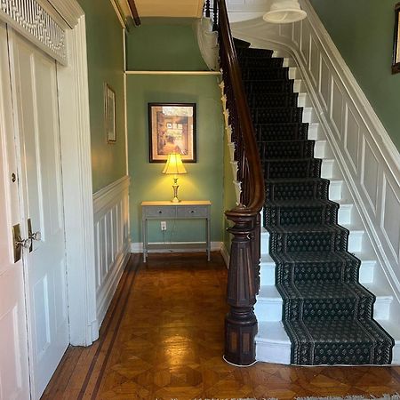 Private Victorian Apartment In Convenient City Location On 5 Acre, Sleeps 5 Poughkeepsie Exterior foto