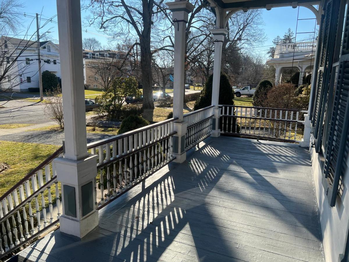 Private Victorian Apartment In Convenient City Location On 5 Acre, Sleeps 5 Poughkeepsie Exterior foto