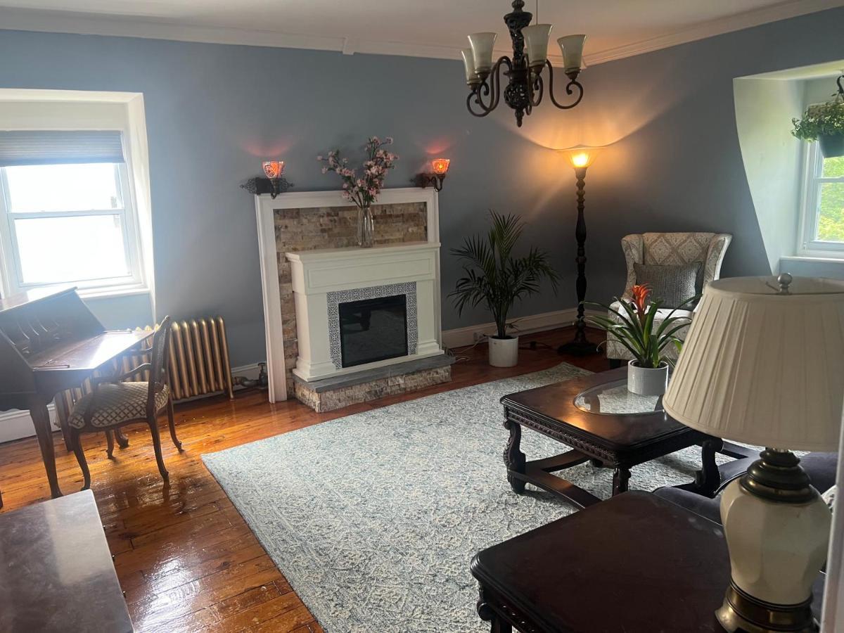 Private Victorian Apartment In Convenient City Location On 5 Acre, Sleeps 5 Poughkeepsie Exterior foto