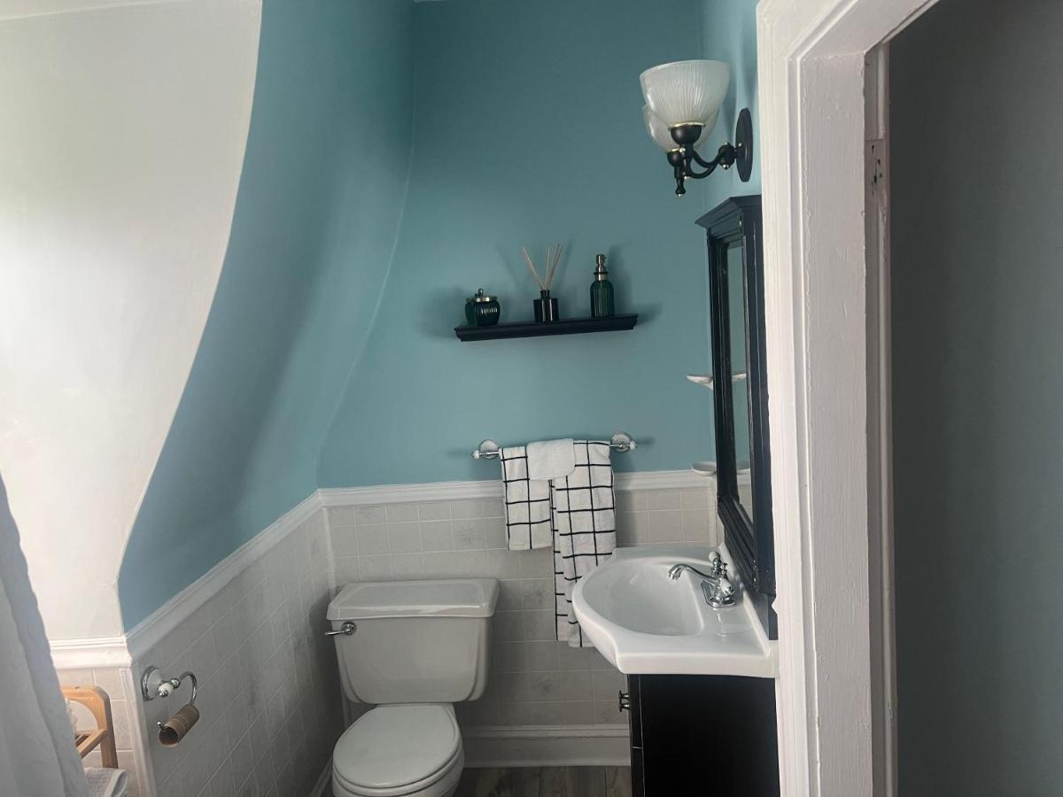 Private Victorian Apartment In Convenient City Location On 5 Acre, Sleeps 5 Poughkeepsie Exterior foto