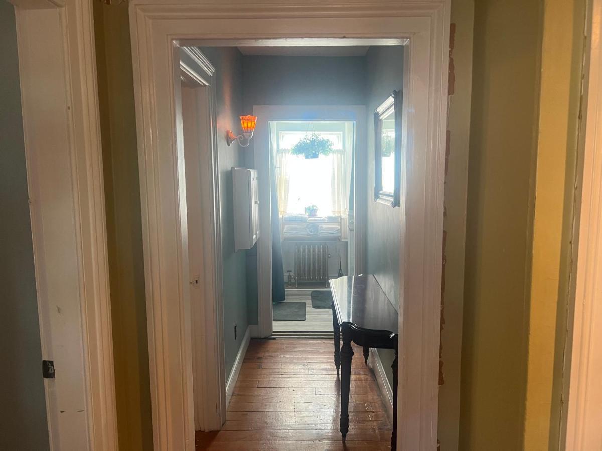 Private Victorian Apartment In Convenient City Location On 5 Acre, Sleeps 5 Poughkeepsie Exterior foto