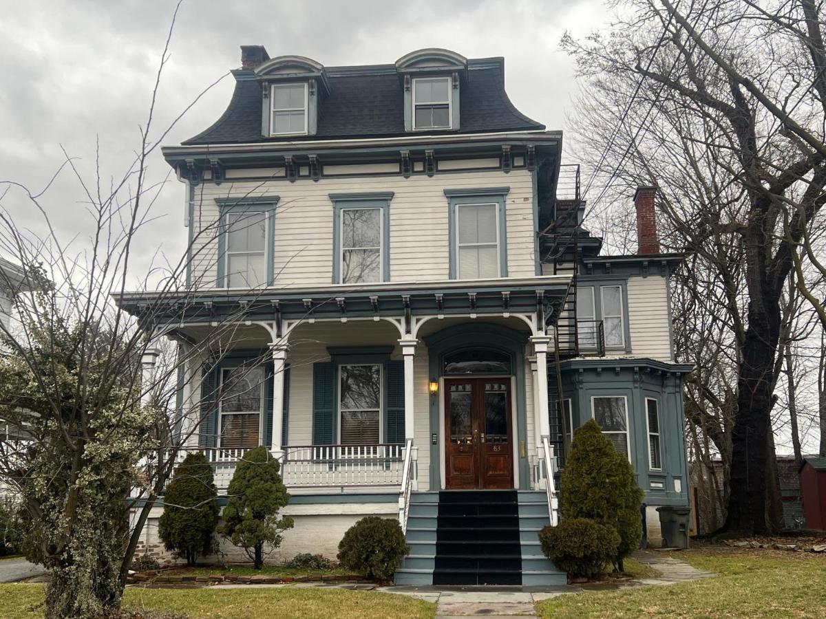 Private Victorian Apartment In Convenient City Location On 5 Acre, Sleeps 5 Poughkeepsie Exterior foto