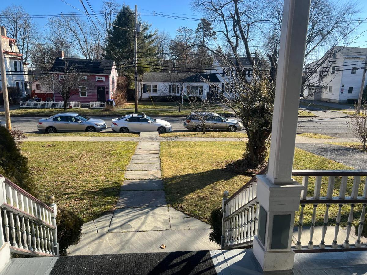 Private Victorian Apartment In Convenient City Location On 5 Acre, Sleeps 5 Poughkeepsie Exterior foto