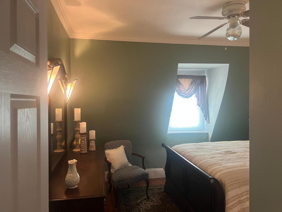 Private Victorian Apartment In Convenient City Location On 5 Acre, Sleeps 5 Poughkeepsie Exterior foto