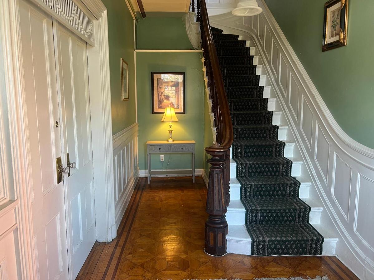 Private Victorian Apartment In Convenient City Location On 5 Acre, Sleeps 5 Poughkeepsie Exterior foto