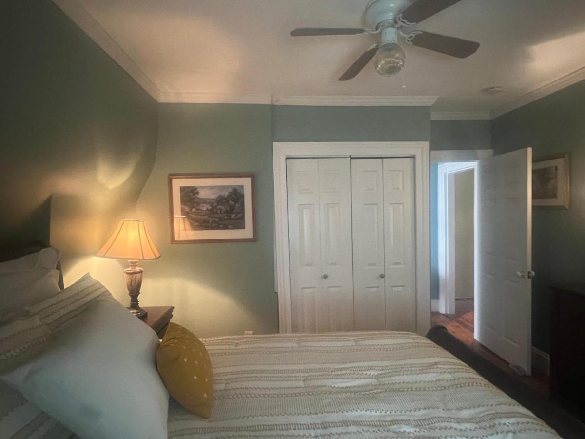 Private Victorian Apartment In Convenient City Location On 5 Acre, Sleeps 5 Poughkeepsie Exterior foto