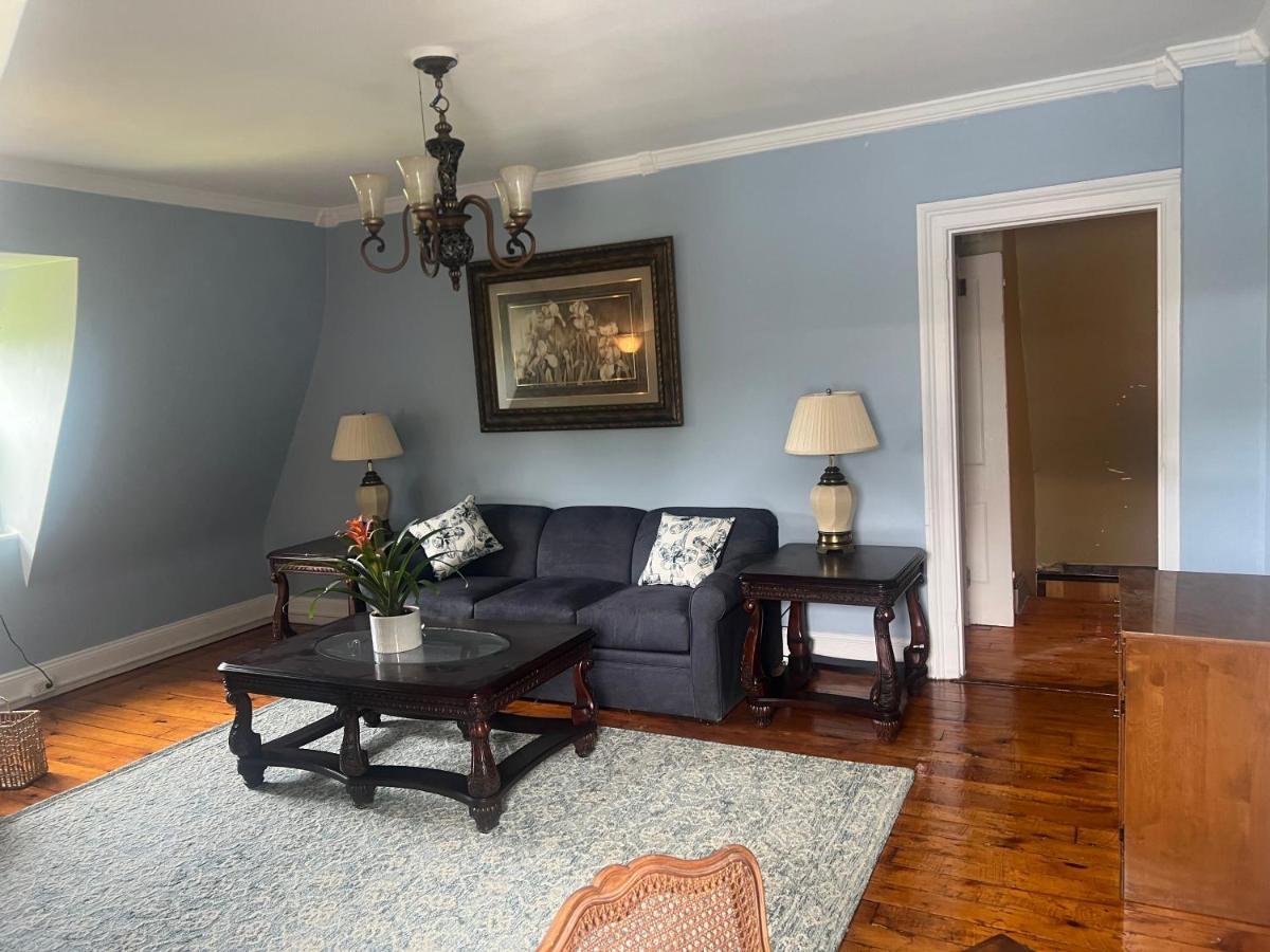 Private Victorian Apartment In Convenient City Location On 5 Acre, Sleeps 5 Poughkeepsie Exterior foto