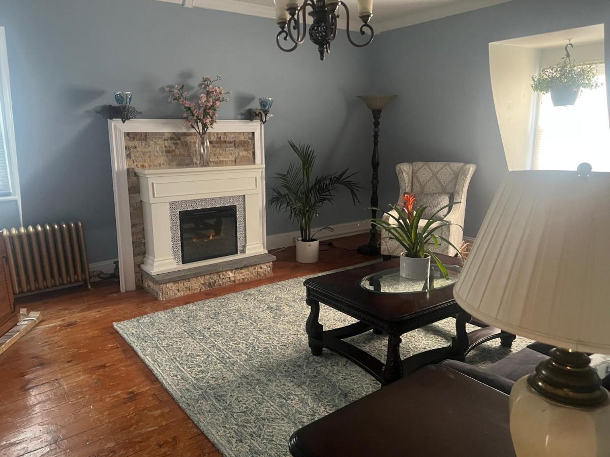 Private Victorian Apartment In Convenient City Location On 5 Acre, Sleeps 5 Poughkeepsie Exterior foto