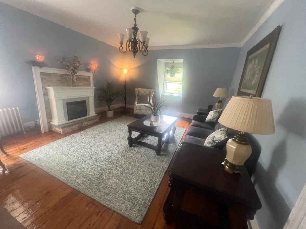 Private Victorian Apartment In Convenient City Location On 5 Acre, Sleeps 5 Poughkeepsie Exterior foto